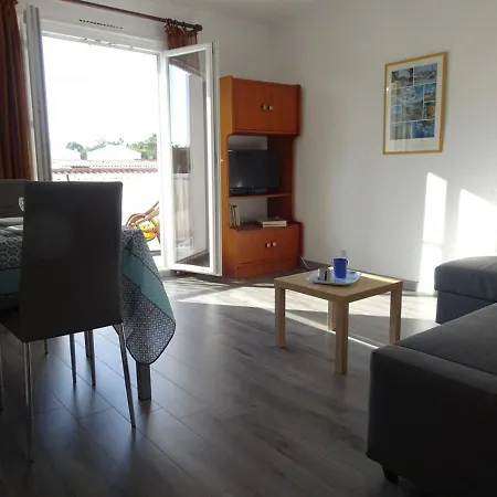 3 Pieces Avec Balcon, A 300m De La Plage, - Fr-1-224b-107 La Gueriniere