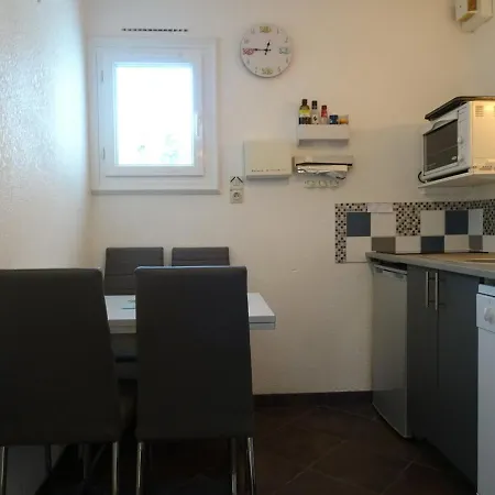 3 Pieces Avec Balcon, A 300m De La Plage, - Fr-1-224b-107 Apartment