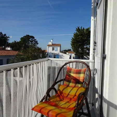 Appartement 3 Pièces Avec Balcon, à 300m De La Plage, - Fr-1-224b-107 *