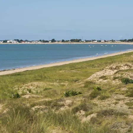 Appartement 3 Pièces Avec Balcon, à 300m De La Plage, - Fr-1-224b-107 *