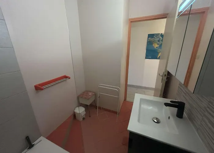 3 Pieces Avec Balcon, A 300m De La Plage, - Fr-1-224b-107 * La Gueriniere